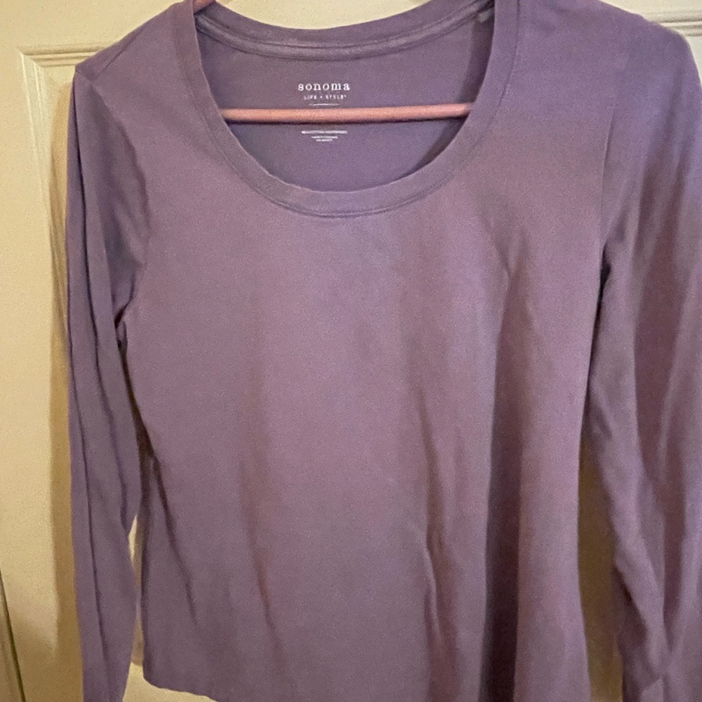 Nice pullover V-neck shirt